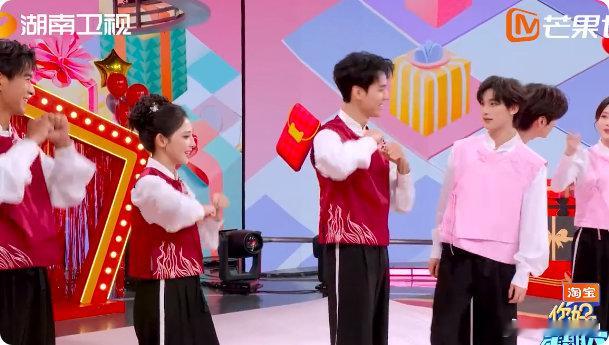 龚俊跳幻梦都破碎像人机 龚俊这 “人机舞” 也太绝了！跳 “幻梦都破碎” 抽象到