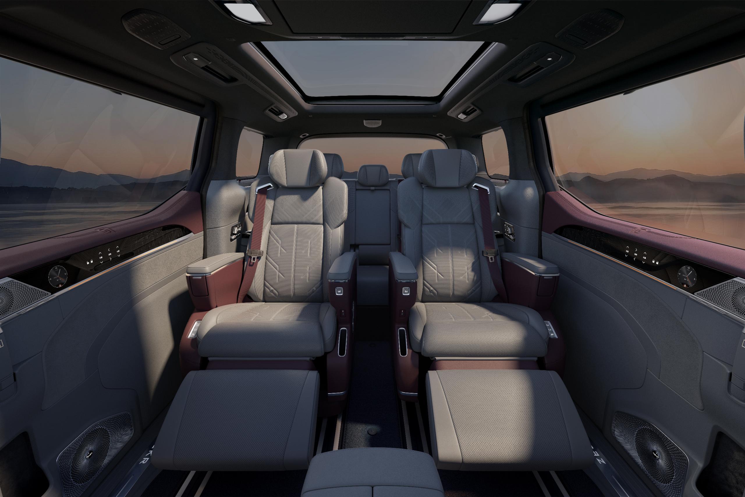 焕新极氪009标杆野心：从商务王座到家庭旗舰，双轨垄断高端MPV。连续两年蝉联4