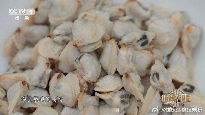 原来福建荔枝肉里没有荔枝 在福州的宴席上，这道菜常常作为压轴出现。它不仅颜值高，