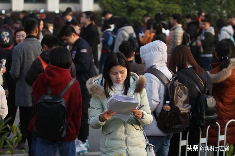 国考年龄放宽啦，本科学历放宽到38周岁，看来90后还有机会。35岁时放开限制到3