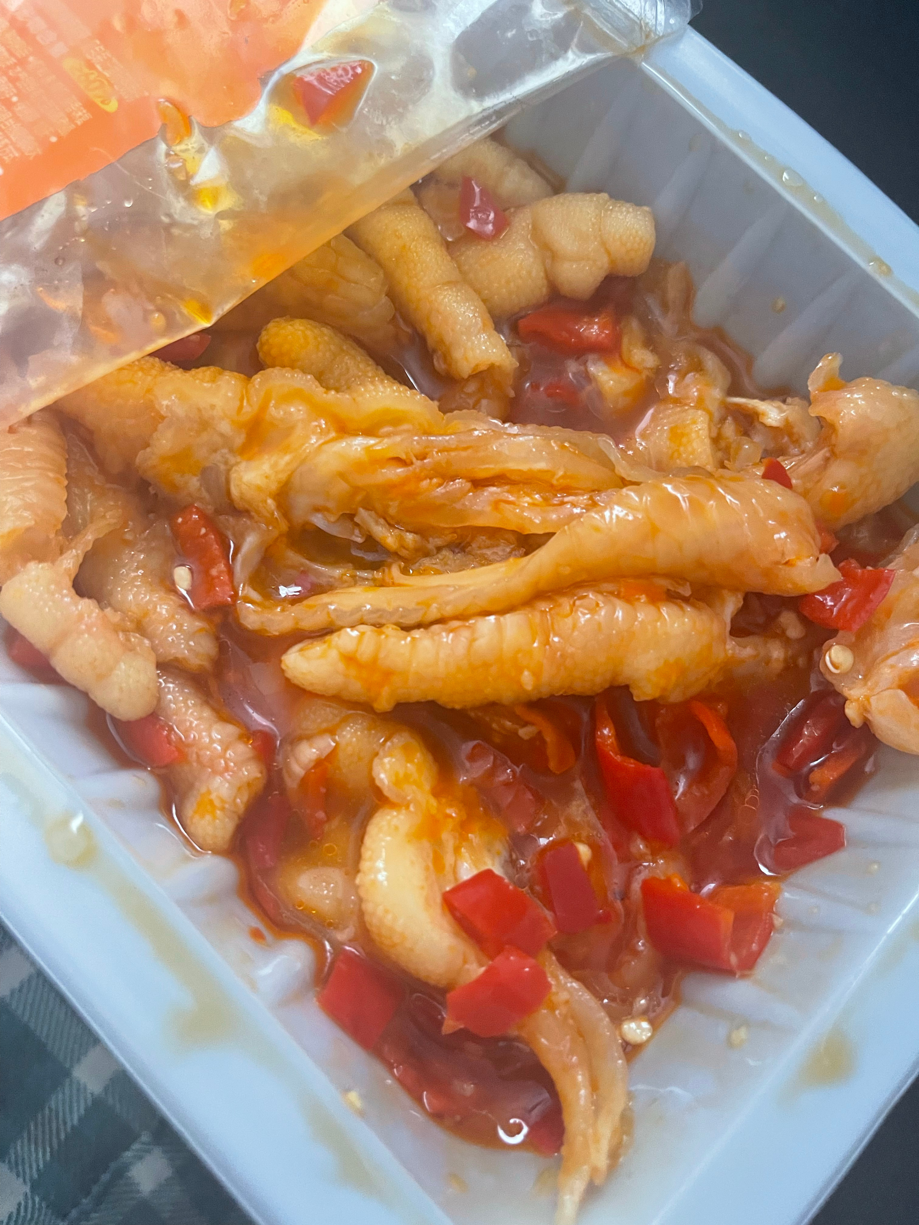 夏天吃无骨鸡爪真的很爽 