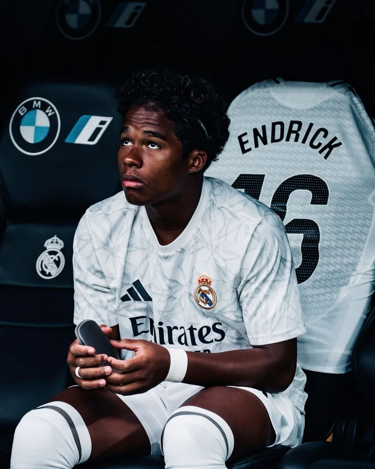 皇家马德里已要求恩德里克暂缓在里昂购买房产。球员随行人员原定本周出行，但他们取消