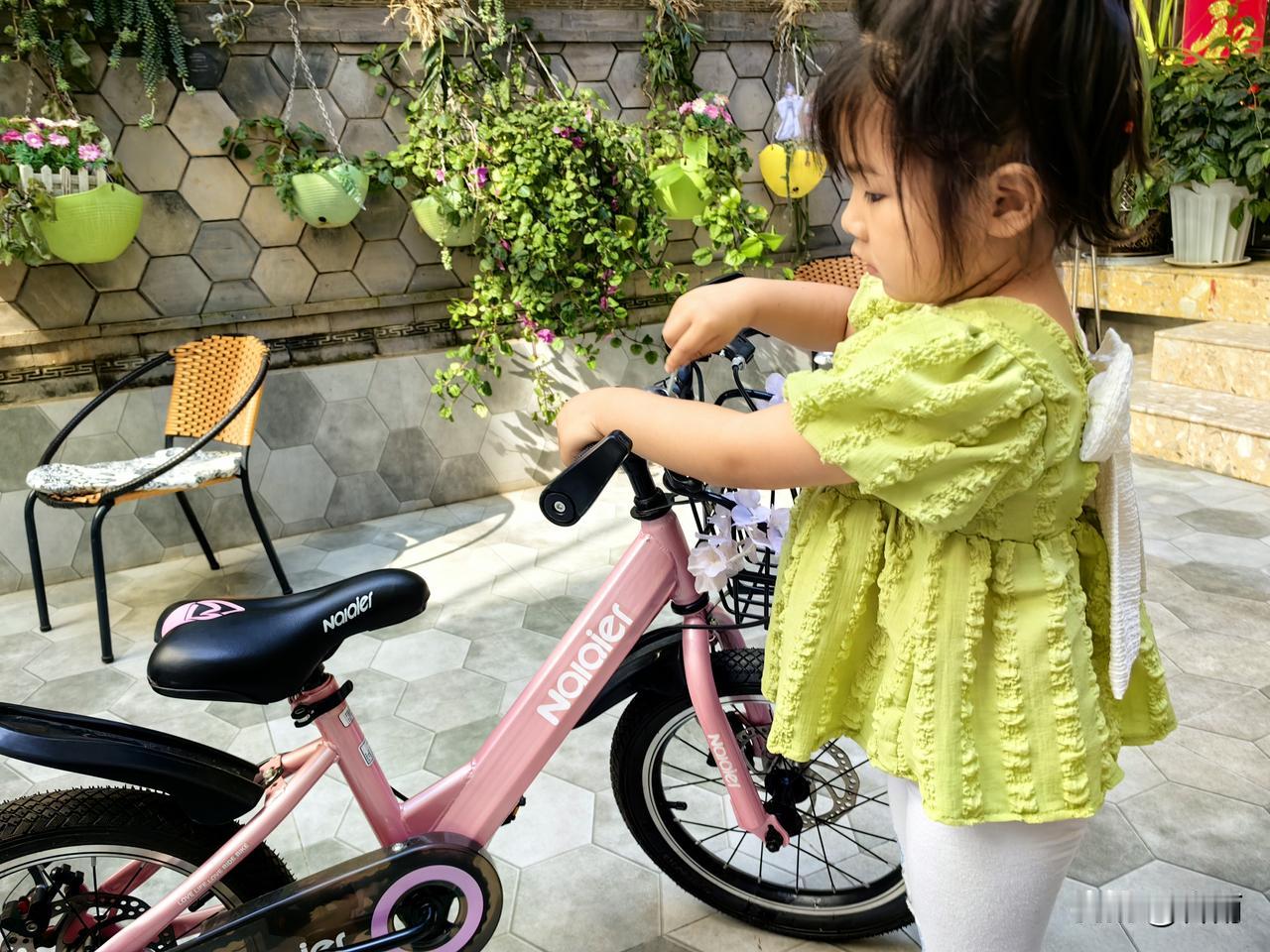 友友们，咱们退休以后带孙，一定守住这几条底线。

退休后，帮忙带孙子，是很多老年