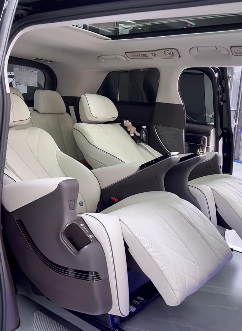 必须夸夸腾势D9的零重力座椅专属安全带！之前总听说零重力座椅只能停车用，买腾势D