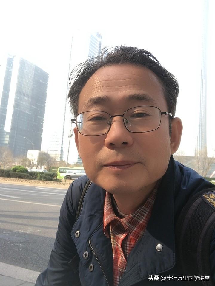 在北京国贸随手一拍，那就是一张超有代表性的城市名片！就我这张照片，远处是高耸入云