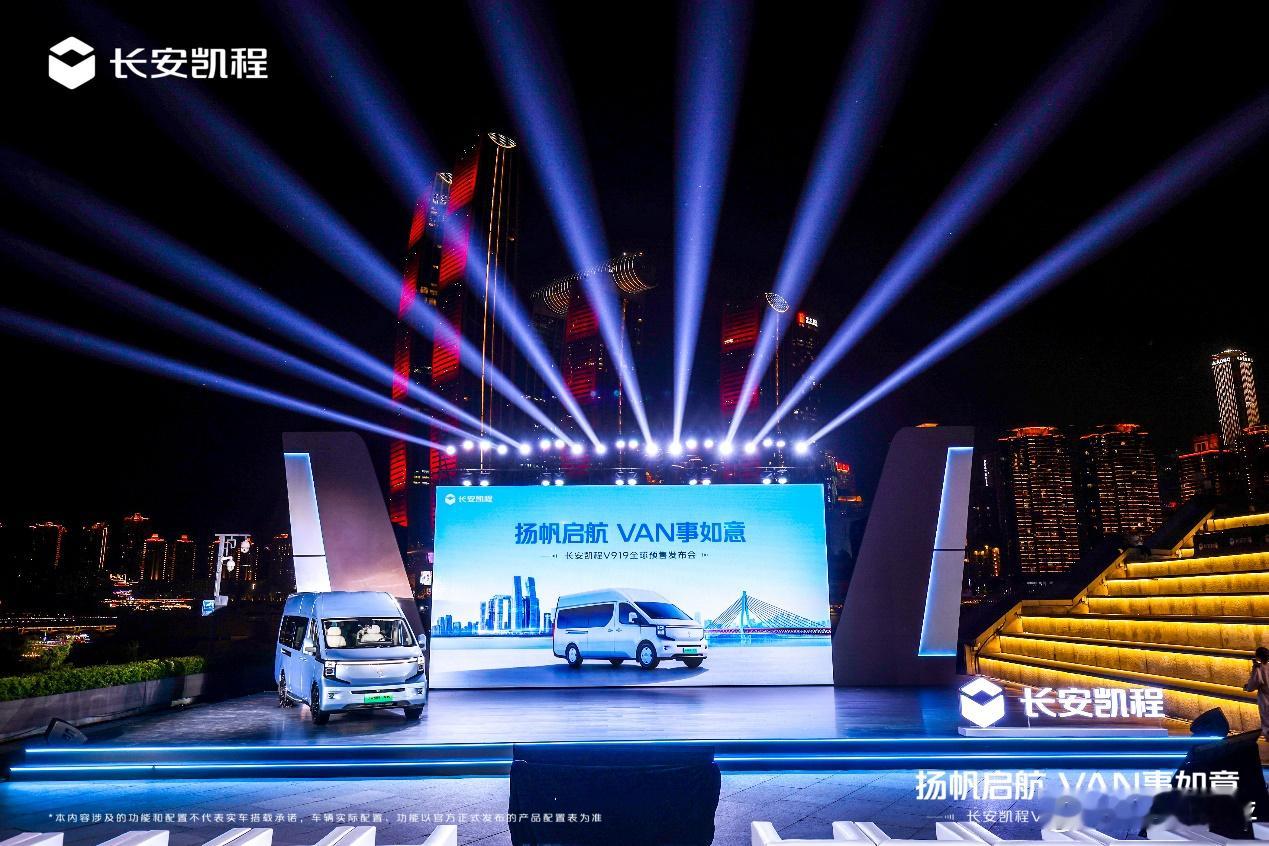 数智化浪潮下的轻型商用车市场变局近年来，中国新能源汽车市场蓬勃发展，这股浪潮正深