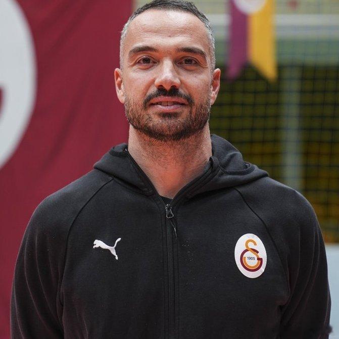 排球 ⚡️ 亚历克萨.卡鲁塔苏谈阿尔贝托.比加雷利：他总是马不停蹄。他从不待在原