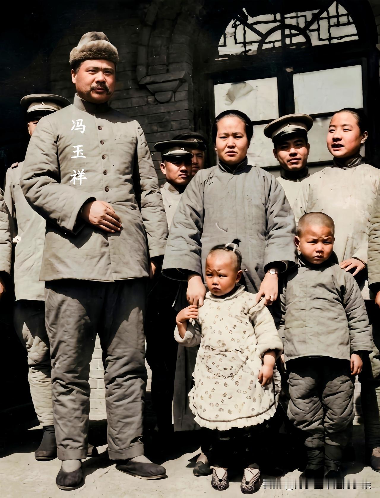 这才是冯玉祥将军年轻时真实的样貌，大伙儿都来看看吧！这而非演戏，也并非影视剧中的