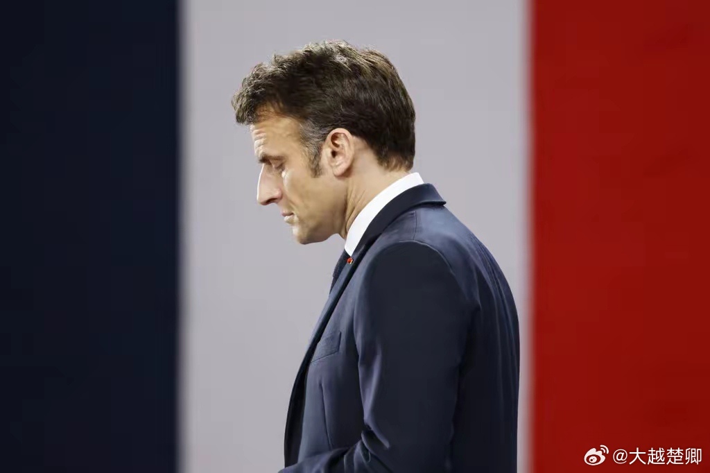 马克龙谈及北约时说，北约之所以宝贵，在于盟友之间的互信。盟友间出现问题应该共同应