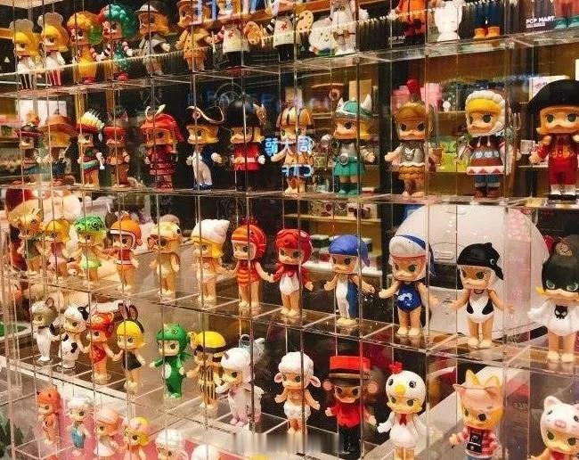泡泡玛特不再希望成为中国迪士尼 泡泡玛特CEO王宁表示，“以前总说我们想要去学习