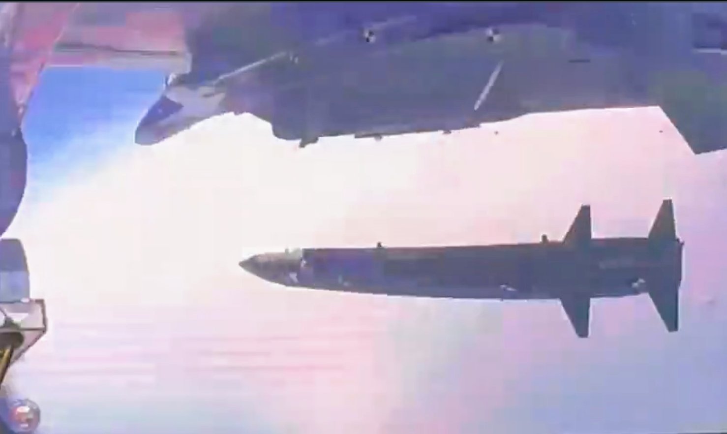 印军新公开的Rudram-II超音速空地导弹测试画面，该弹采用惯导加卫星修正的制