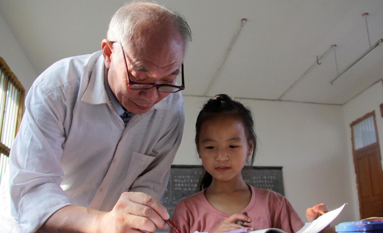 退休教授带娃翻车现场！5岁孙女把“儒将”读成“懦将”，奶奶神解释：他怕老婆！
