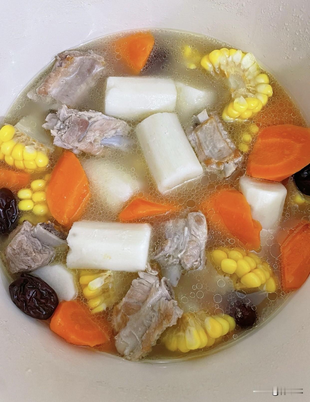 谷雨至，春渐远。雨生百谷，万物可期，播种希望，静待夏长。受冷空气影响，江苏明天（