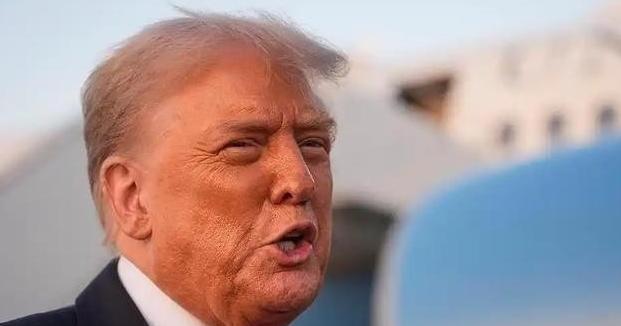 特朗普又开始放狠话了。这次的戏码是：中国必须立刻确定他访华的具体时间，敬酒不吃吃