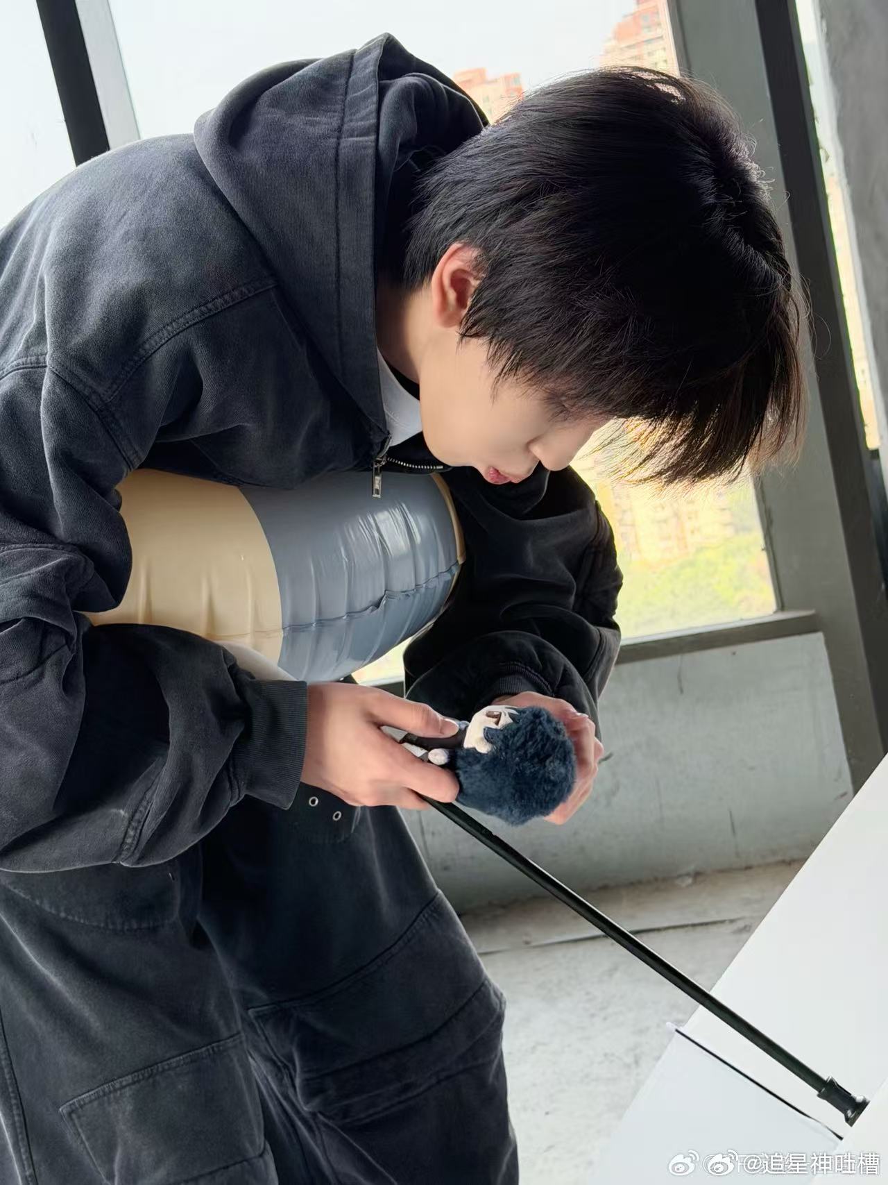粉丝澄清左奇函和女同学争议 左奇函干净利落超帅气，颜值在线，已经迫不及待想看他运