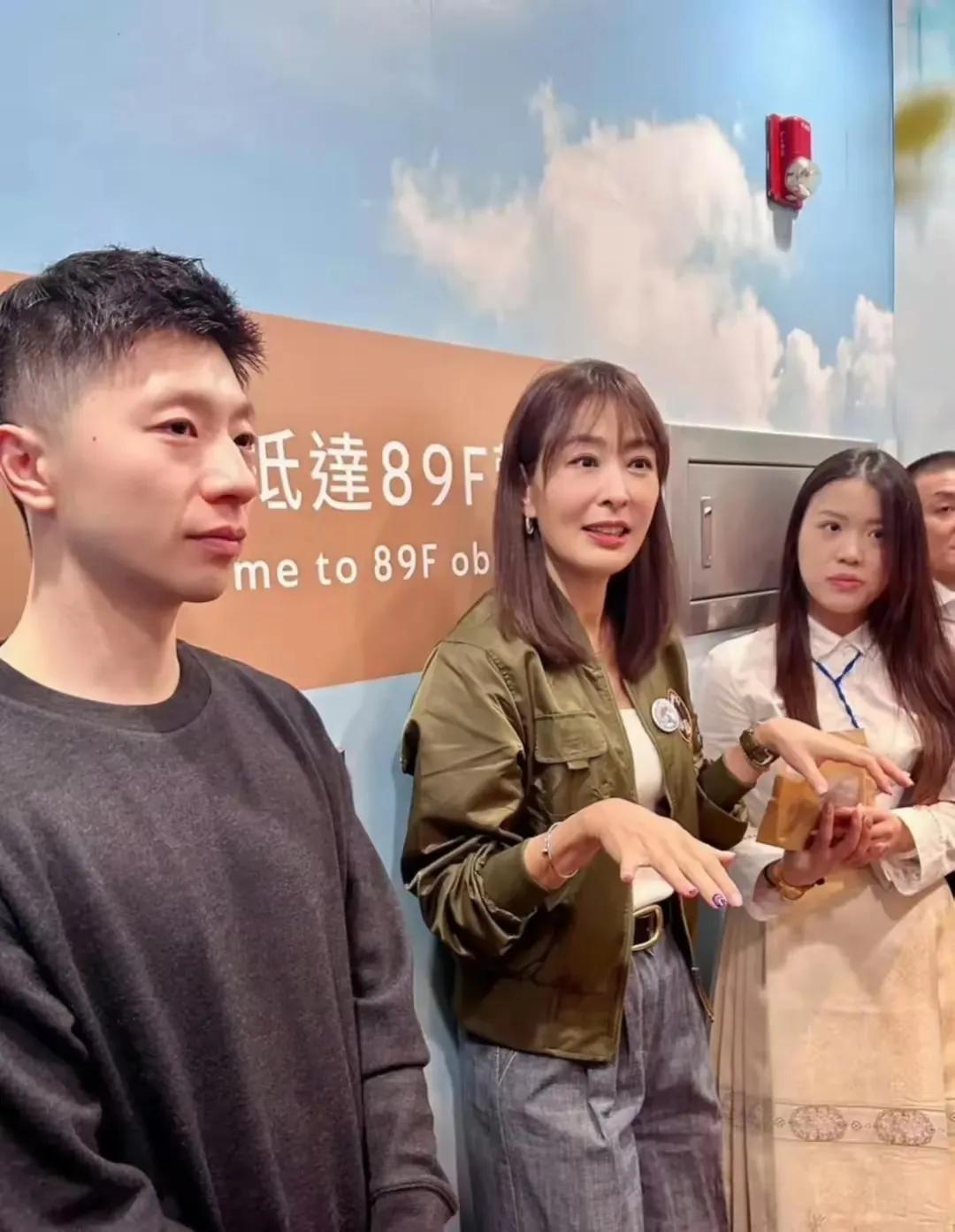 没想到这次马龙台湾行火的台湾人是贾永捷。不知不觉这个娱乐圈边缘人物成了商业女强人