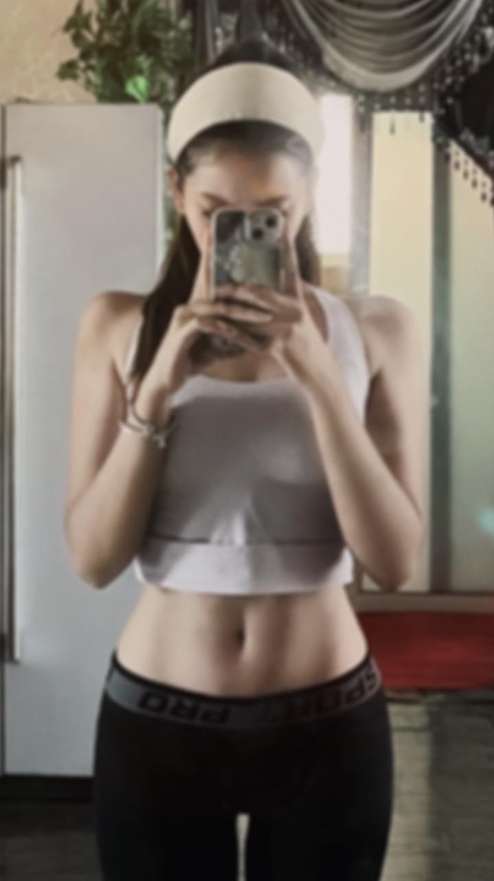 高举爱自己的旗。
