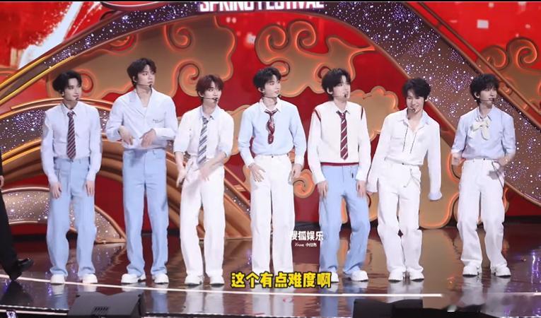 时代少年团发财摇好洗脑 一摇解千愁，一摇就发财！少年们的舞蹈活力四射，洗脑程度拉