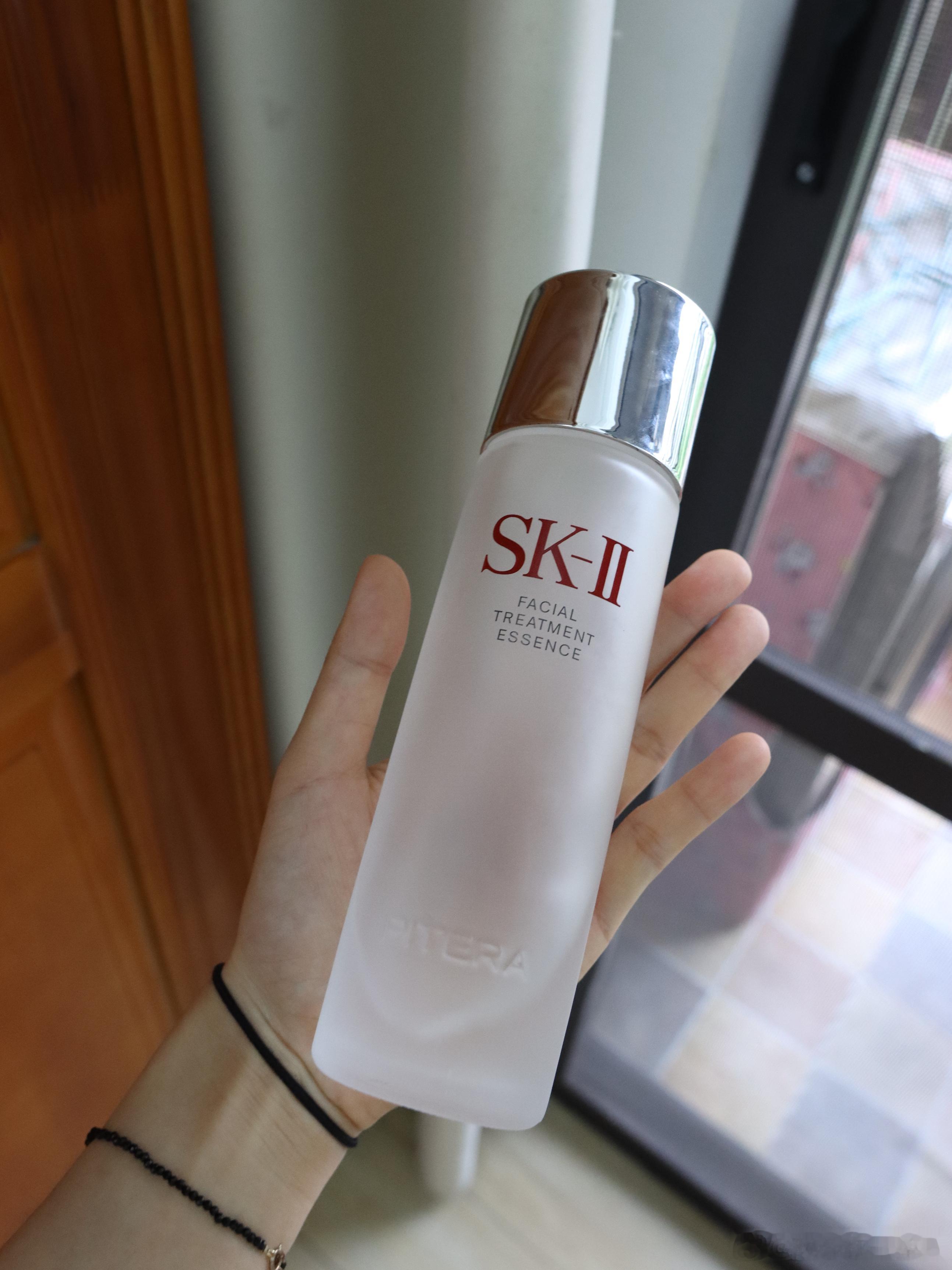 准备给我妈也买了一套，因为今天看到一位博主用神仙水真的抗老有效果！sk2神仙水是
