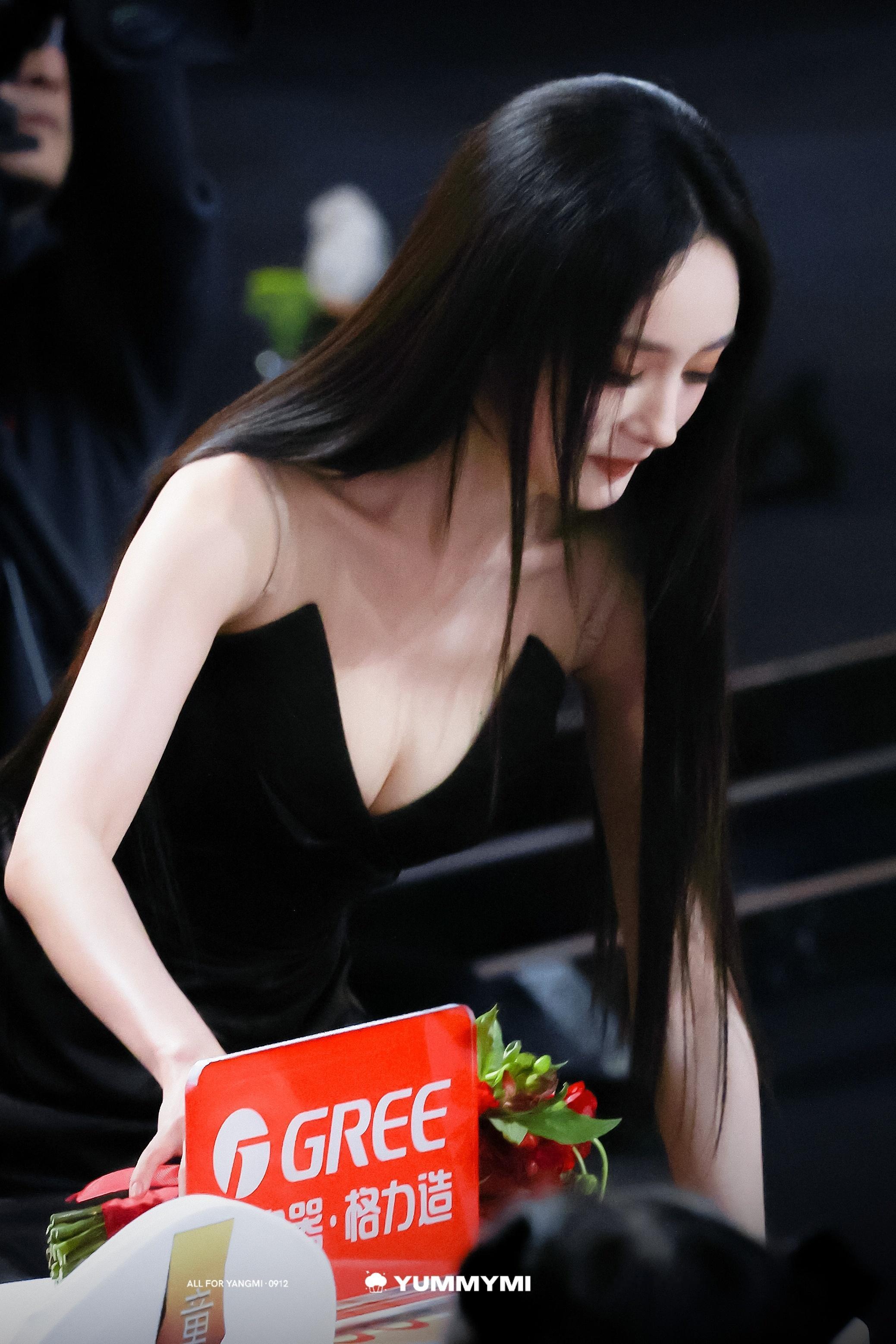 杨幂[超话] [赢牛奶]杨幂0912生日快乐       𝓨𝓸𝓾𝓶𝓾?