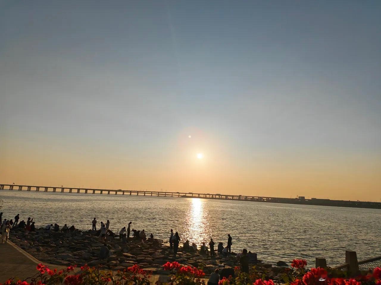 章若楠片场拍戏走神4.17日午评:新股王诞生,但超3400股诞生,A股下周会有黑