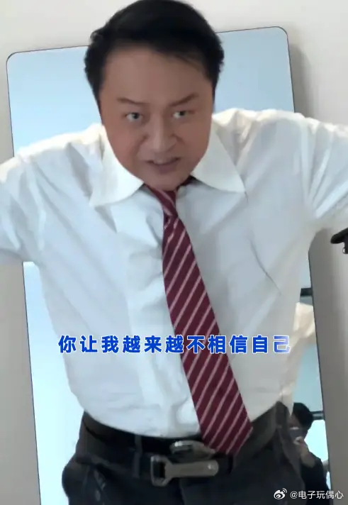 为何不体面老去？马景涛现身，穿尖头鞋红秋衣面部老态，打扮怪异 