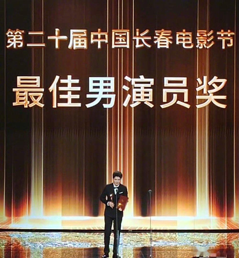 刘昊然凭借《解密》拿下金鹿奖最佳男演员，成新科影帝。其他入围者有刘烨、易烊千玺、