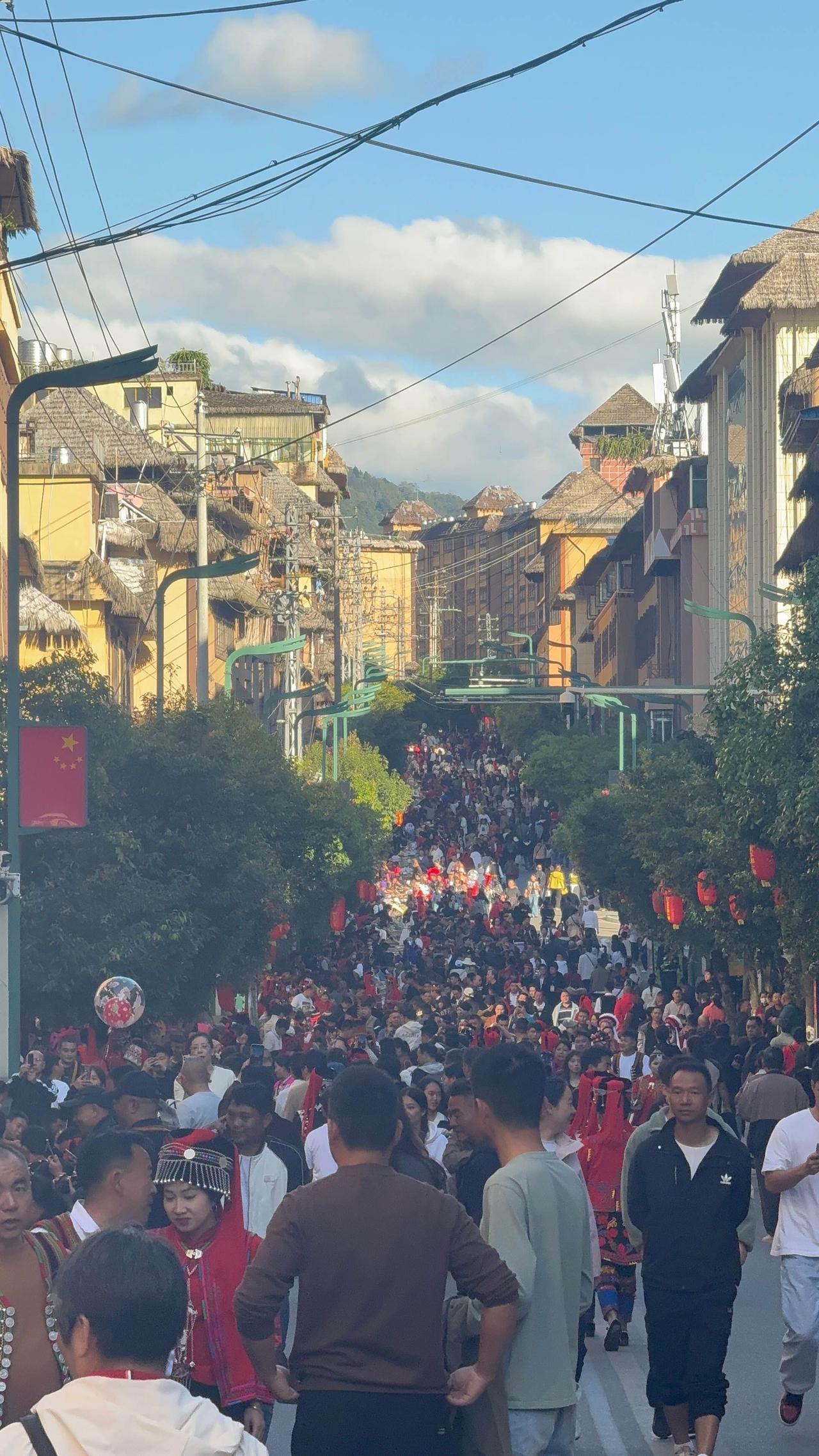 神威游云南｜在绿春的山巅，文化和文化之间原来可以这样拥抱
上周末，我去了一个连飞