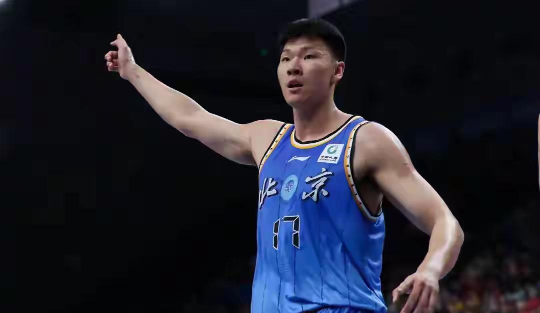 范子铭不是打不了球，不明白教练组为什么不让他上场，感觉也没什么伤病，不管合同有多