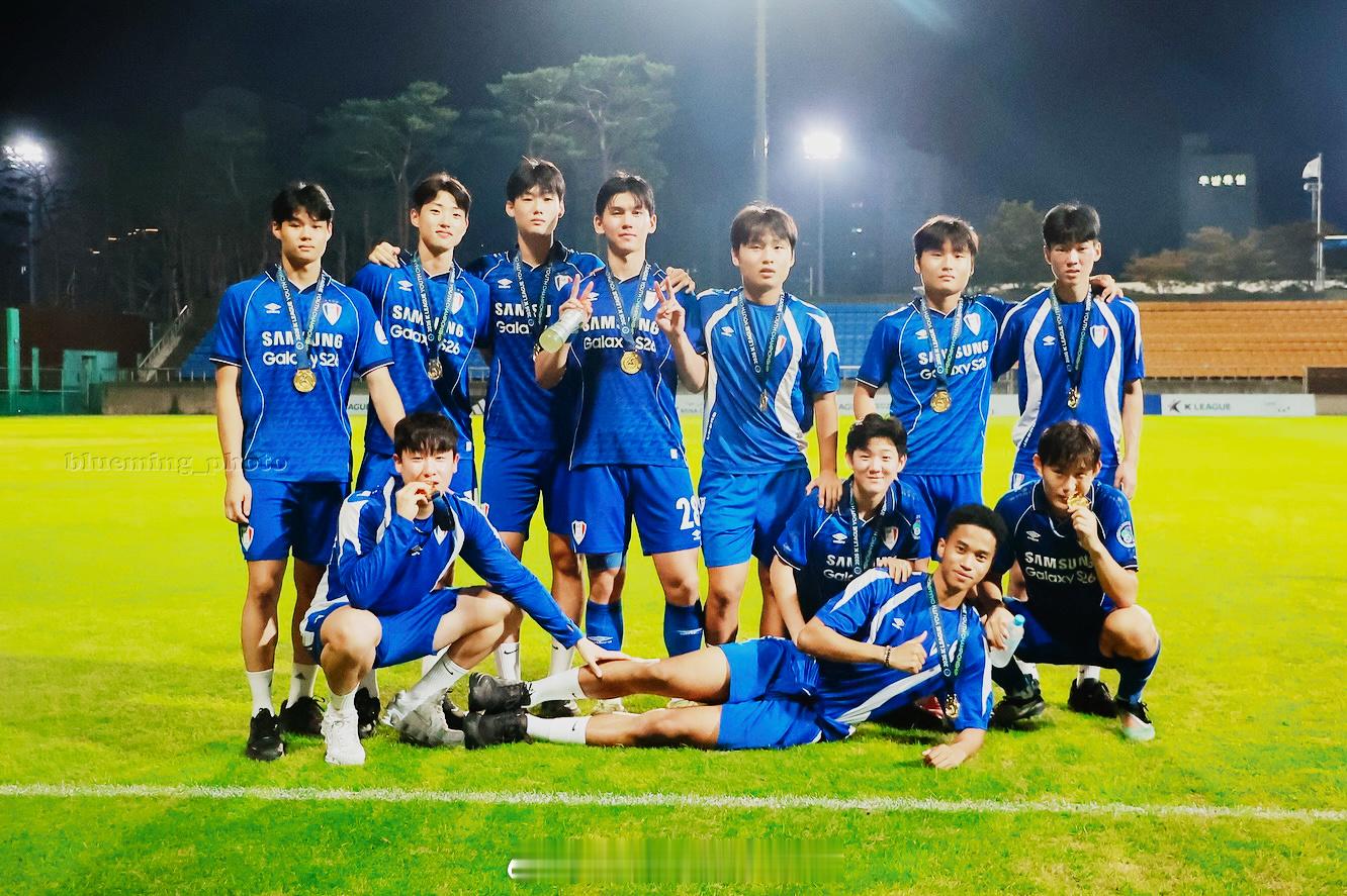 恭喜水原三星U18梯队大小老虎双胞胎兄弟（哥哥金志虎、弟弟金俊虎）跨级入选中国U