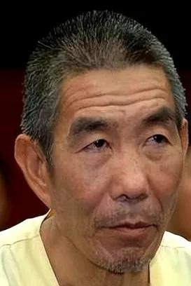 张永明这个人，十九岁就杀了人，被判死缓，蹲了二十多年监狱，97 年放出来。他回到