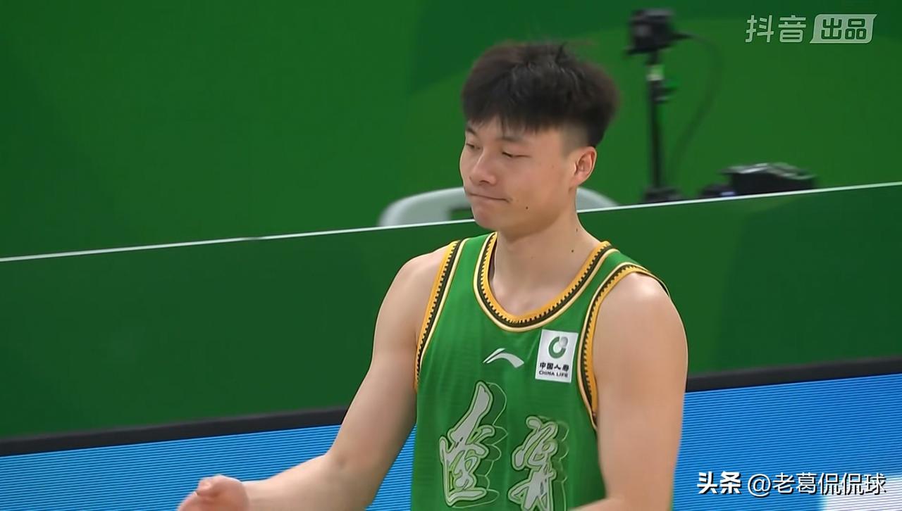 辽宁本钢大将鄢手骐的出手数真是太少了！在今天辽宁本钢主场以92：89战胜南京天之