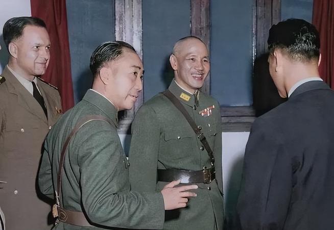 1945年，戴笠邀请50名汉奸吃饭，待众人吃完得意时，他却突然说道：“现在公布逮