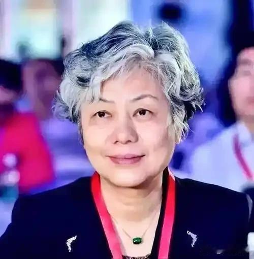 中国人民公安大学李玫瑾教授说：
“凡是对家人动辄指责、对亲近者肆意消耗、把最坏的