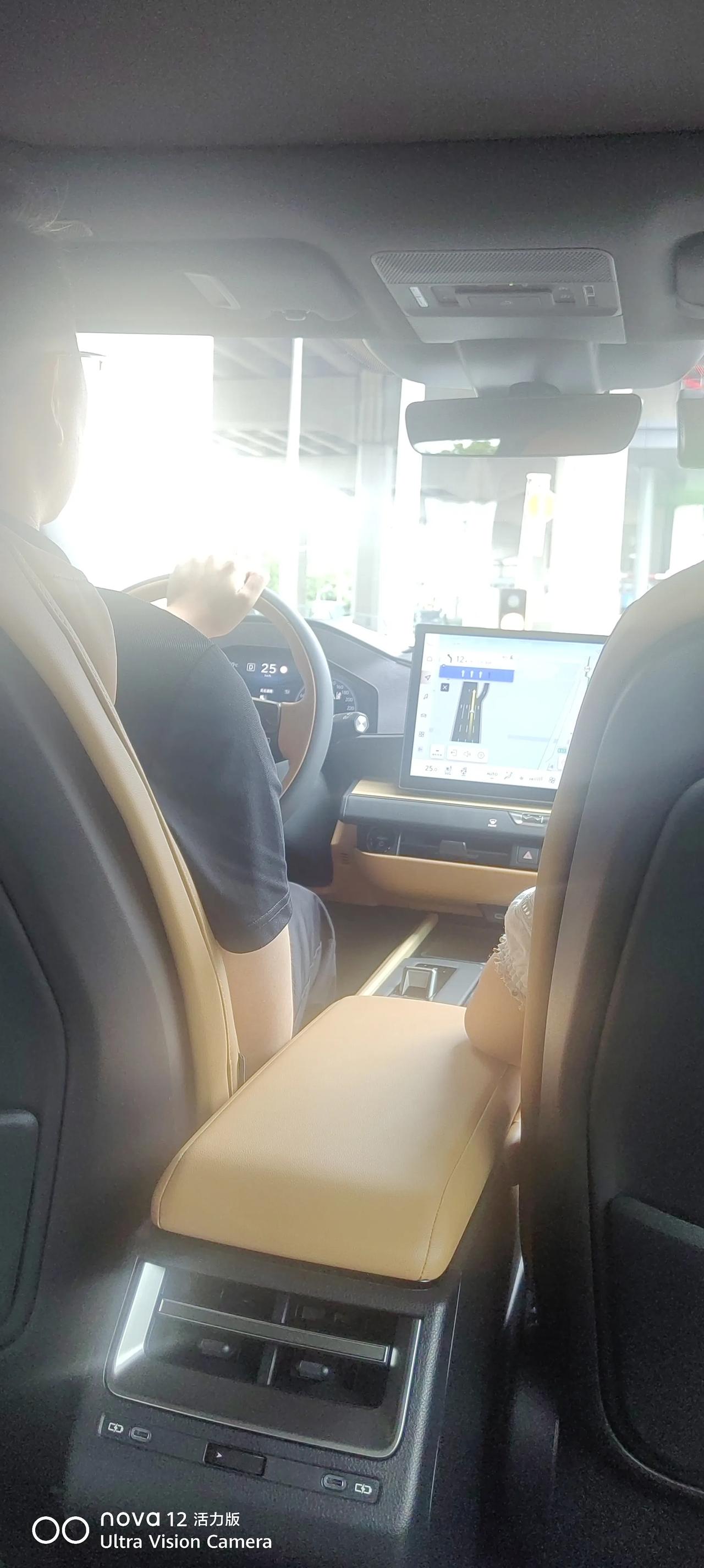 苏州做客
为了安抚小妞的紧张心态（小妞体检），陪着小妞再次来到苏州，早上10点姑