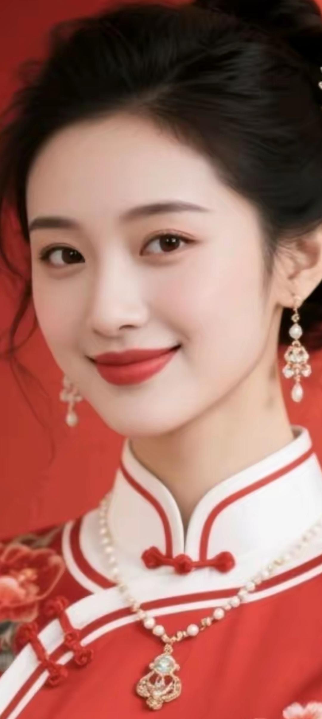 红衣美人，笑靥如花，古典优雅，韵味十足！