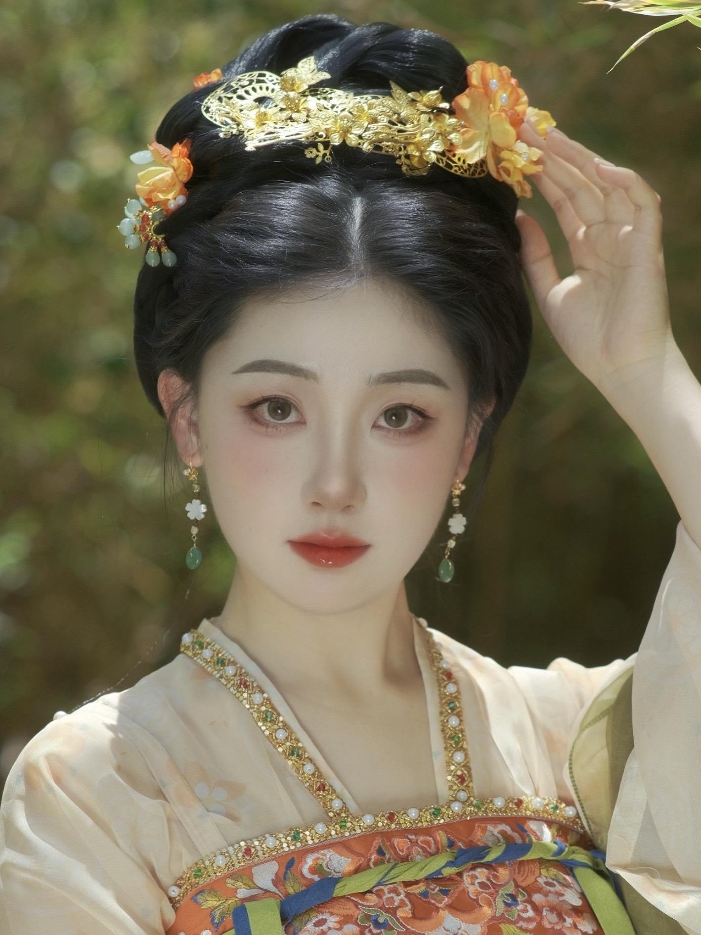 花不尽，月无穷，两心同。