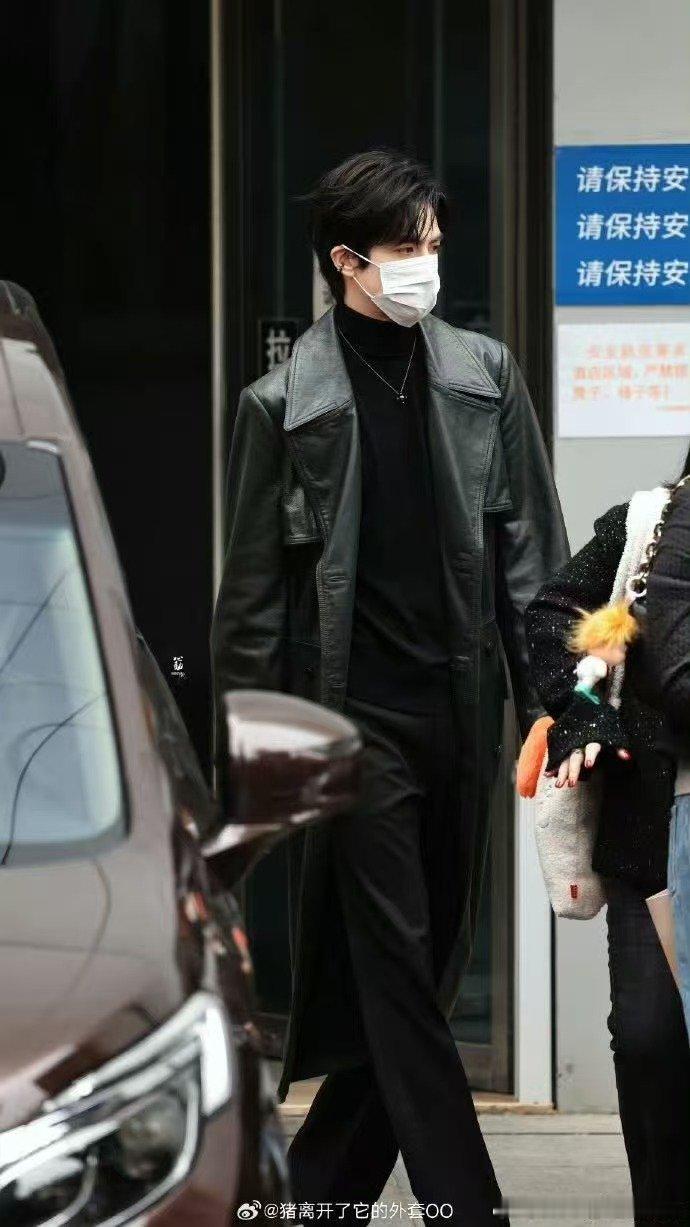 路透里的互动好自然！赵今麦懵懂又灵动，宋威龙温柔又细心，举手投足间的默契让人磕到