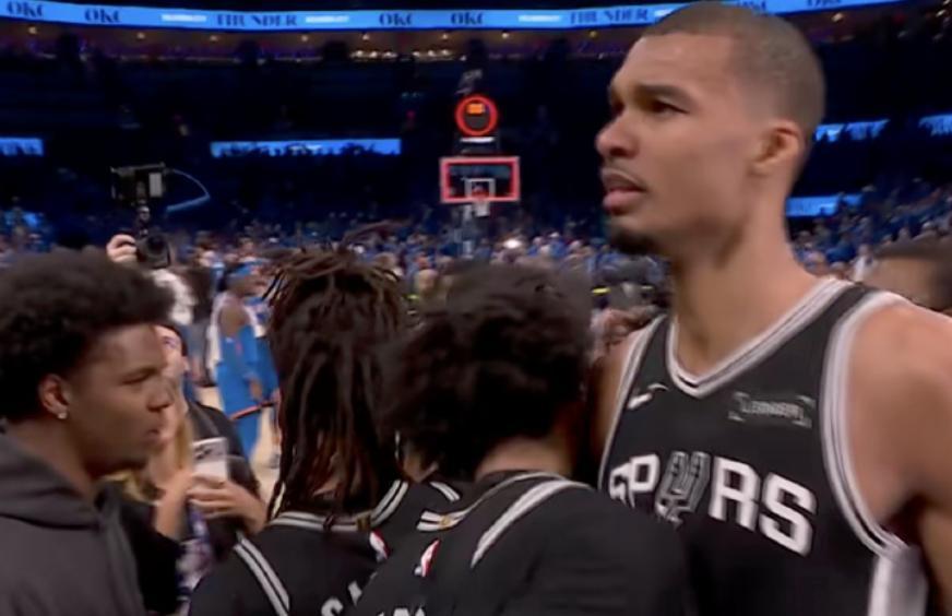 生涯首次打NBA季后赛就进了总决赛，文班亚马太疯狂了，关键是他这一路都在进步：从