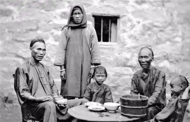 民国时，有一种陋习，就是穷人家低价将自己老婆“租”出去3至5年，给40、50岁的