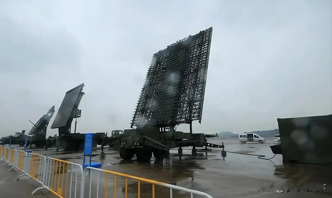 日本变本加厉！军事扩张的“军刀”已抵近中国胸膛！

12月15日，日本防卫省与冲