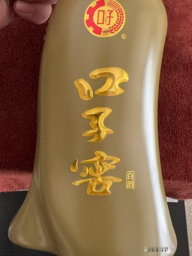 现在回农村过个年真的不得了，压力比在城里都大，别说走亲访友了，就是门口邻里之间打