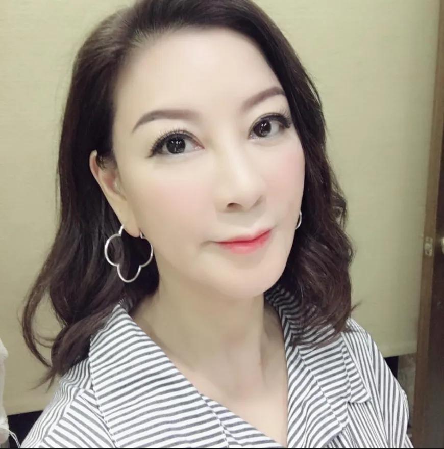 台湾女演员杨绣惠近日在社交媒体上大胆宣言，强调自己作为台湾人的身份，并表示不赚人
