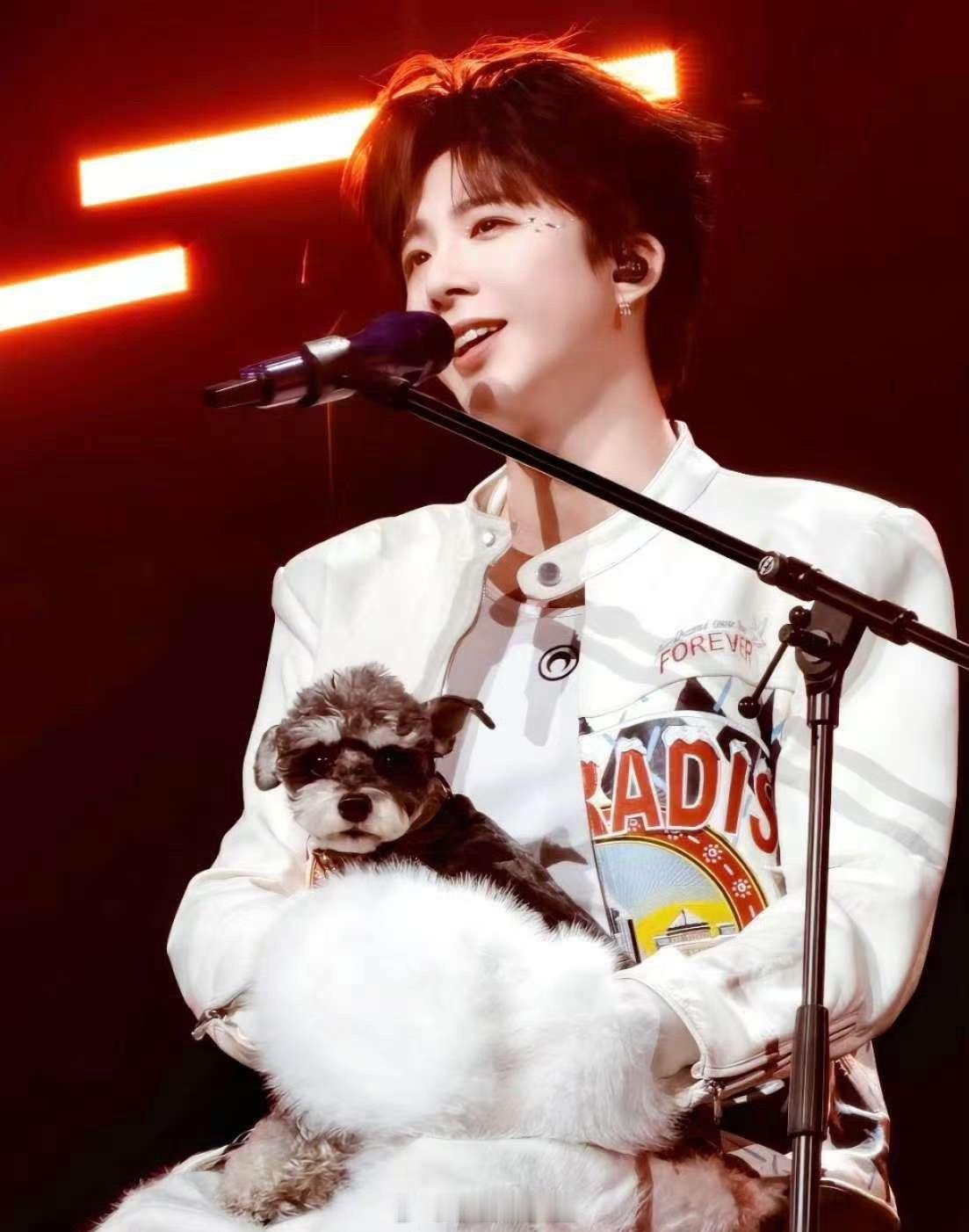 在线冲浪，终于遇到你啦！ 老大又等到你了，周一上班快乐呀~ 