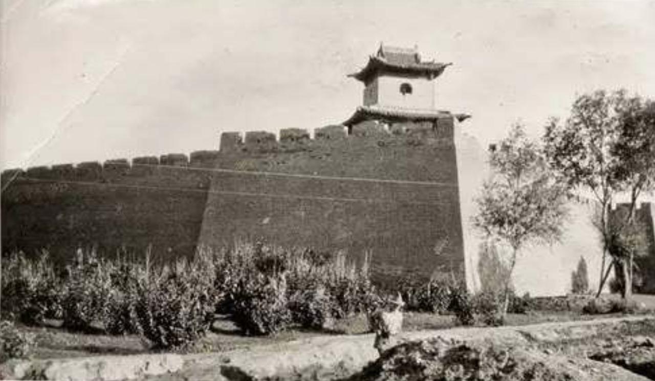 【文水县剿灭土匪斗争简述】
新中国成立初期，文水县境内特务、土匪互相勾结，活动较