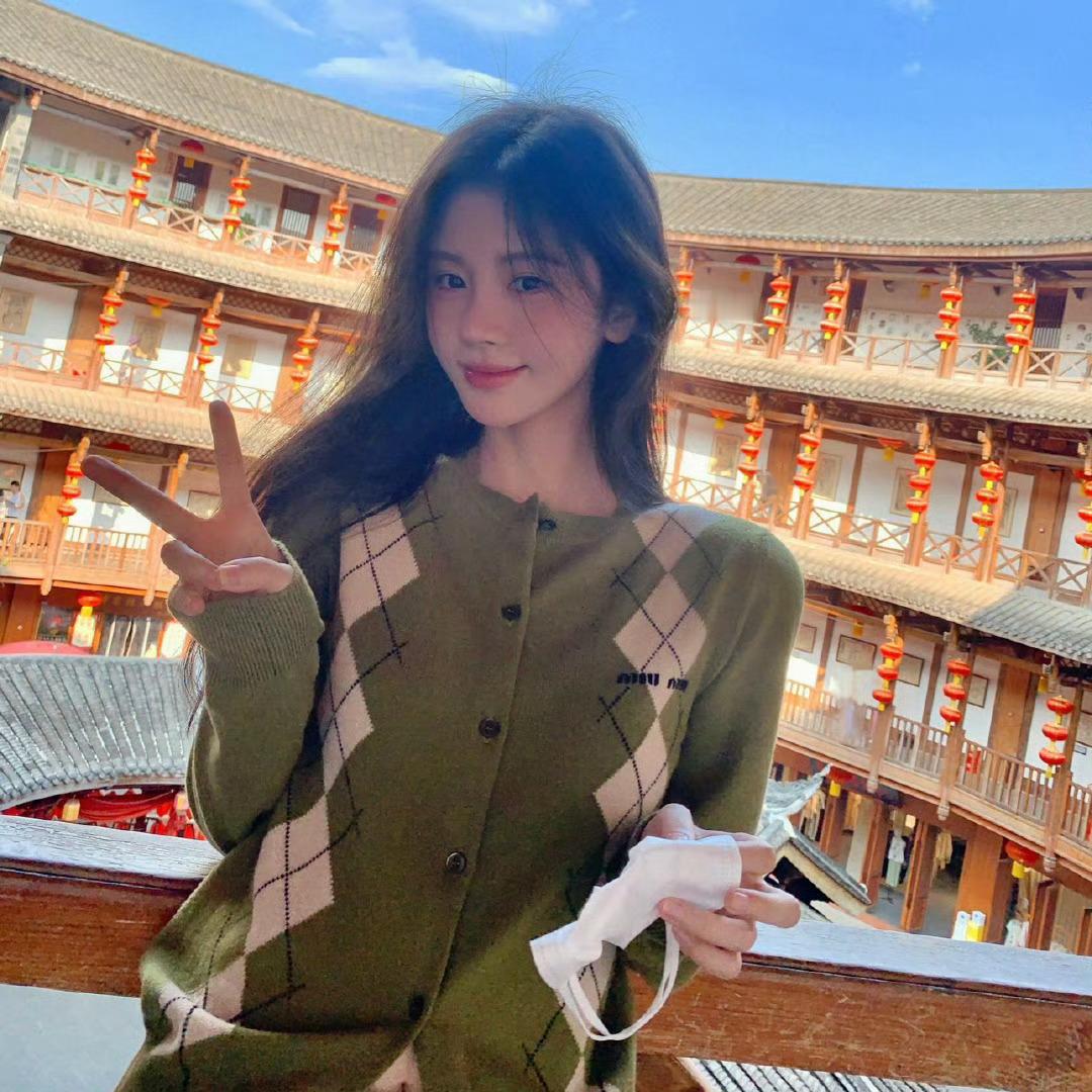 张元英和鞠婧祎的衣服一样的，我爽了 ​​​