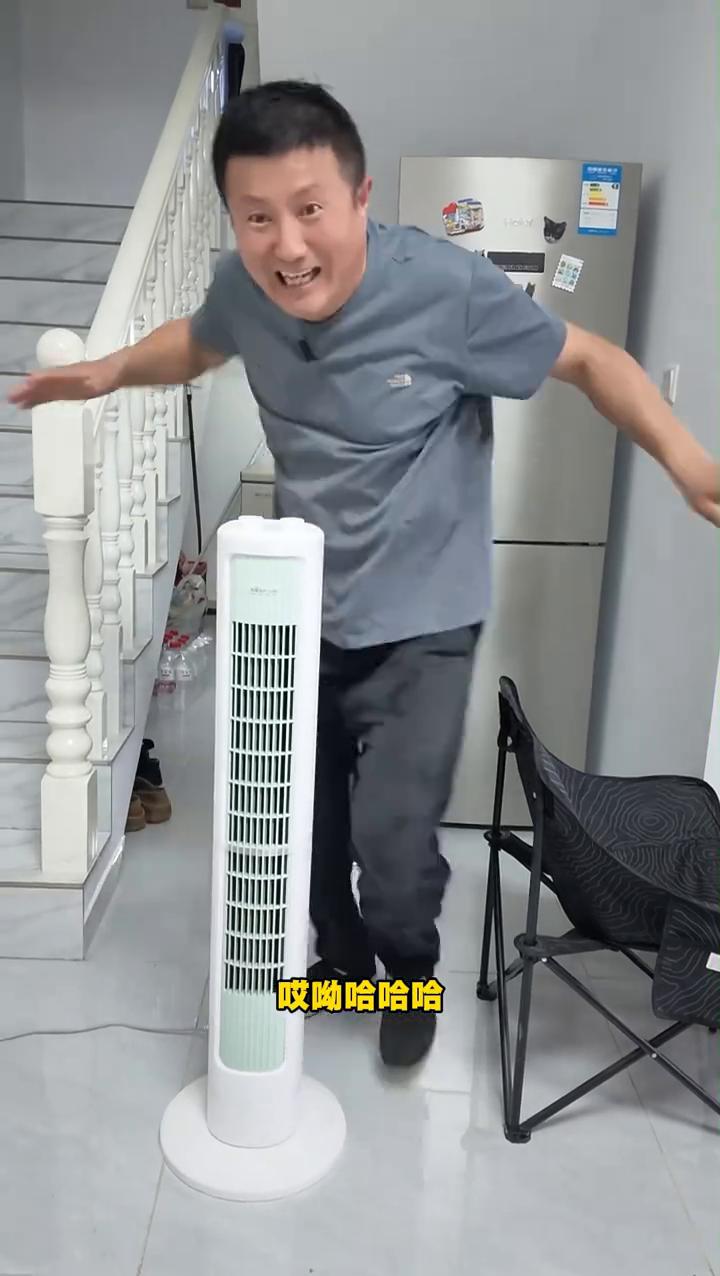 大白子，风太大了，吹跑了。请你吃饭去，你别笑。