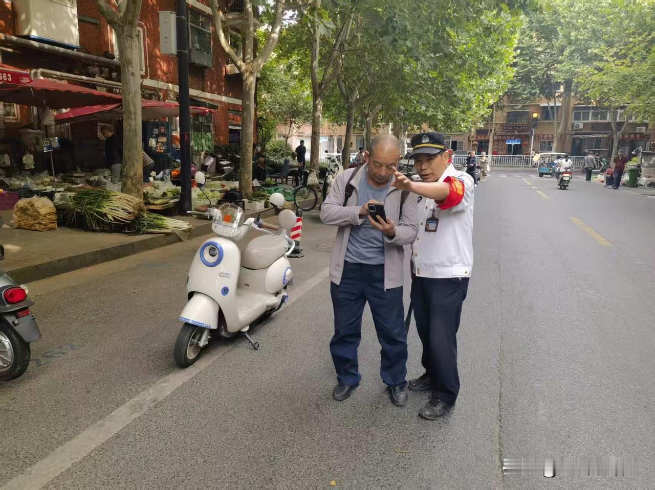 指点迷津:咋回事儿？导航说是前进路，到了路牌显示针厂街？别急，让巡防员告诉你！