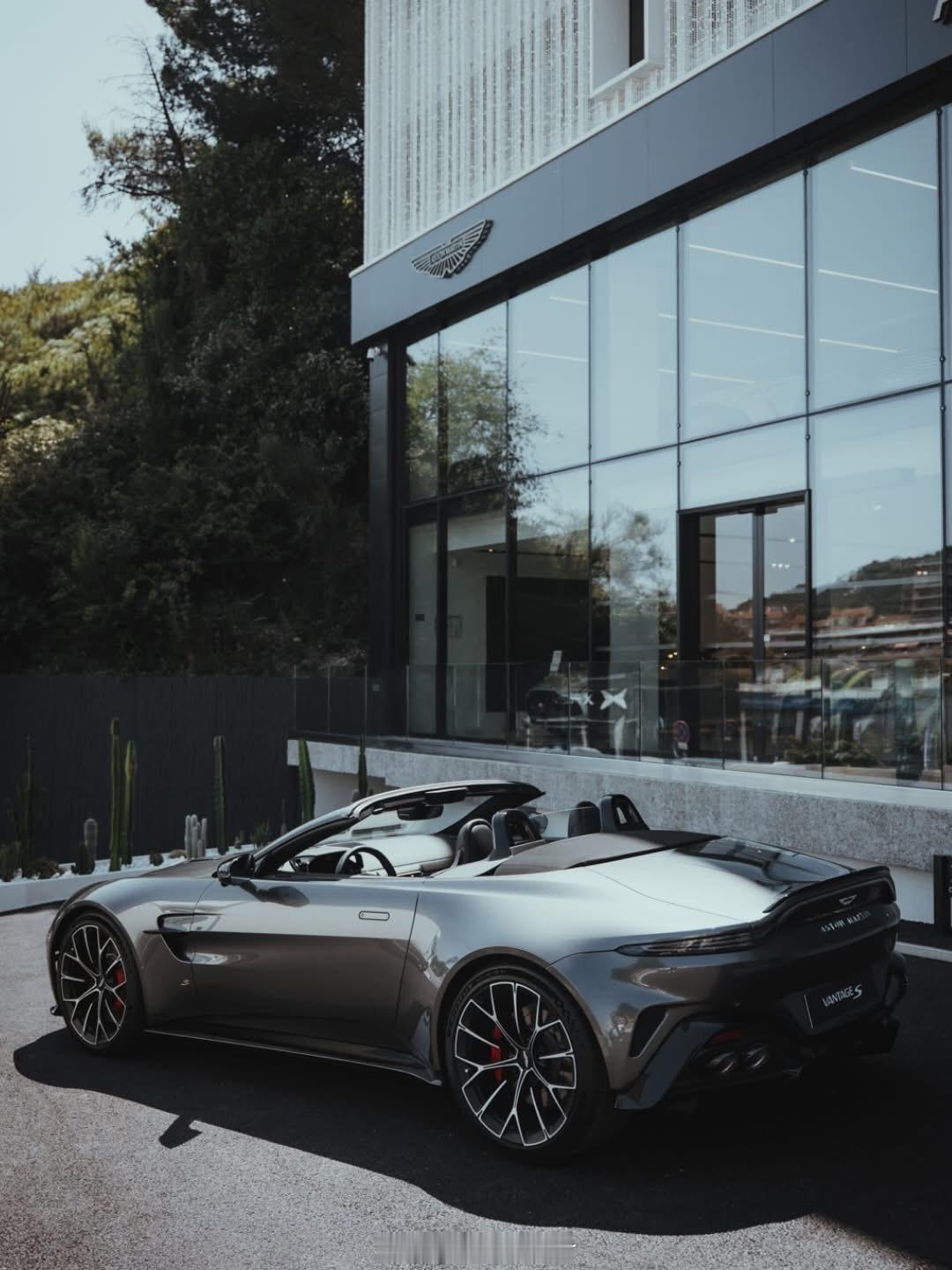 4.0T V8双涡轮680马力800牛米3.4秒破百Aston Martin ?