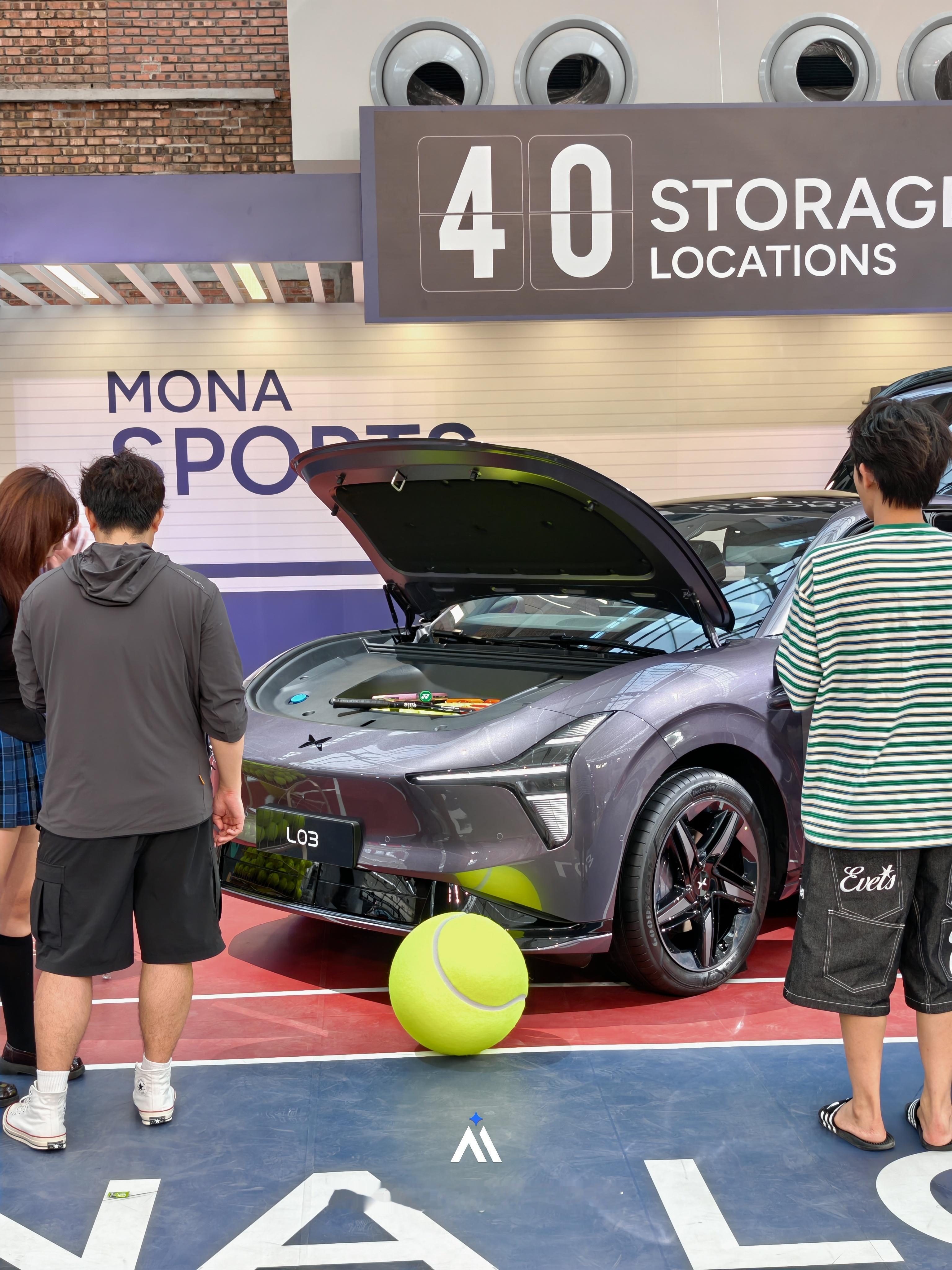今晚小鹏MONA L03发布会，趁着人少先来展区看看车